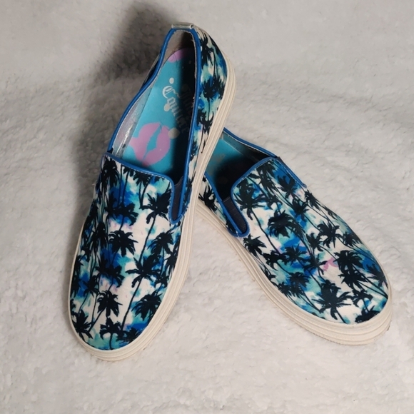 Juicy Couture slip ons - Picture 1 of 5